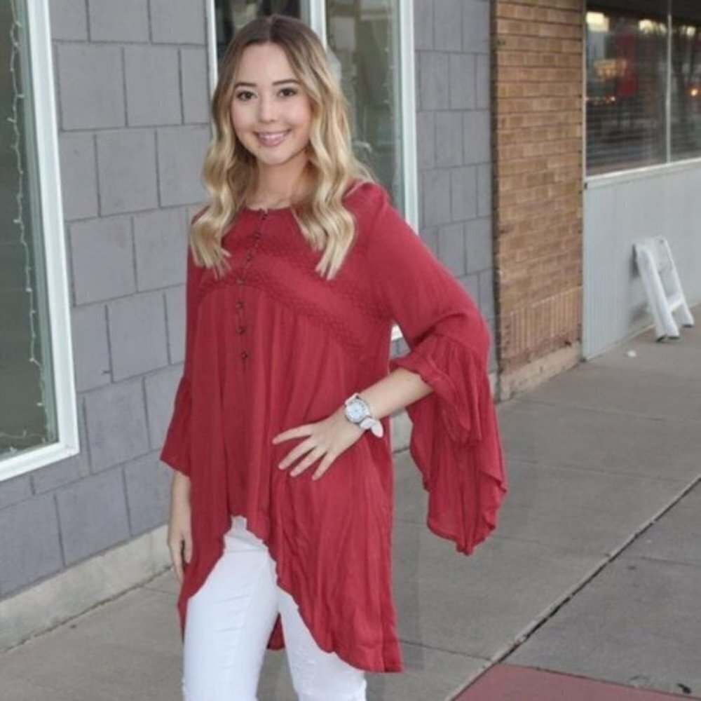She & Sky NWT Red Long Ruffle Sleeve Button Up Cardigan Flowy High Low Top Small